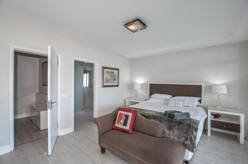 To Let 3 Bedroom Property for Rent in Dolphin Beach Western Cape